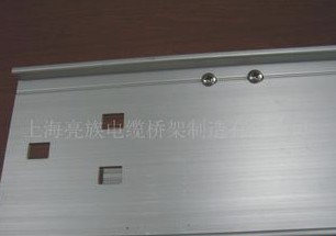 鍍鋅金屬橋架有著什么優(yōu)勢(shì)？